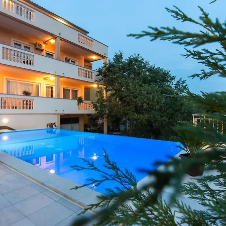 Comfort With Balcony And Pool 克尔克
