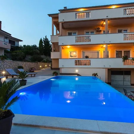 Апартаменты Comfort With Balcony And Pool