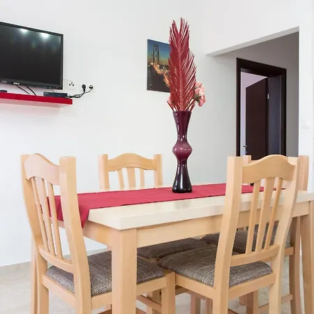 Apartman Comfort With Balcony And Pool Krk Town