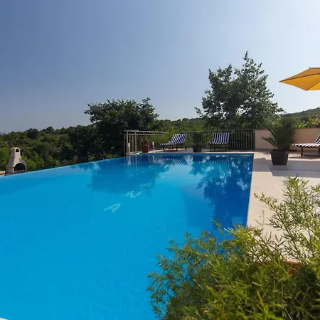 Comfort With Balcony And Pool *