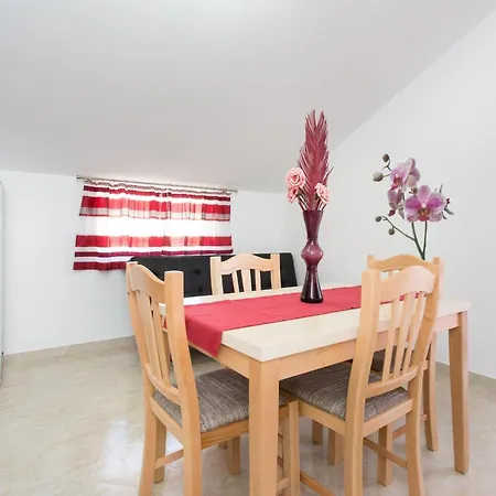 Comfort With Balcony And Pool Apartman Krk Town