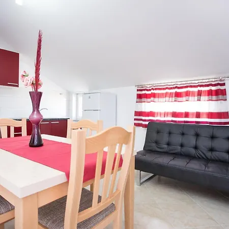 Comfort With Balcony And Pool Krk Town