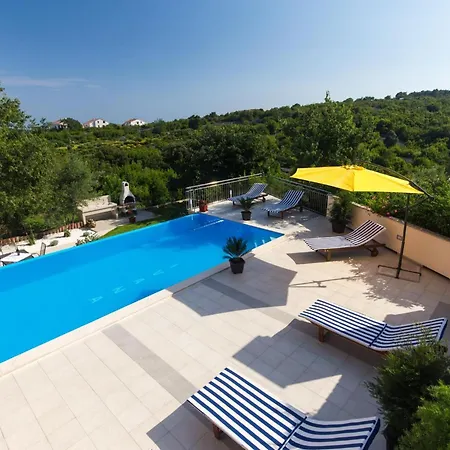 Comfort With Balcony And Pool