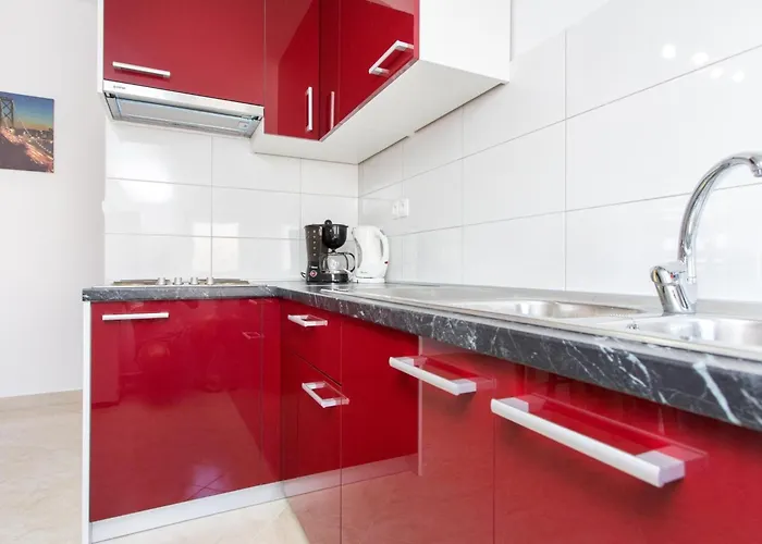 Comfort With Balcony And Pool Apartment *