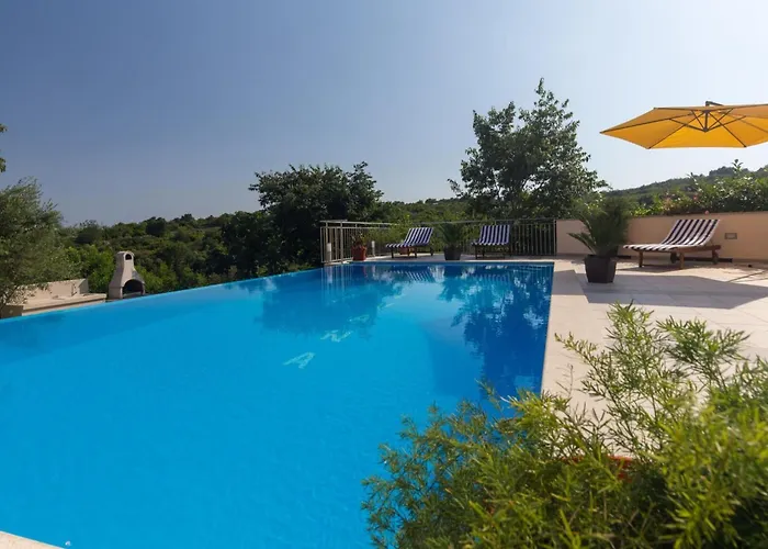 Comfort With Balcony And Pool *