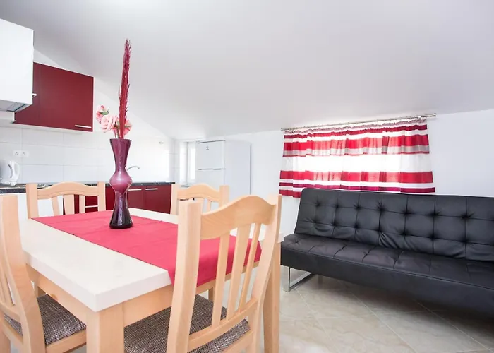 Comfort With Balcony And Pool Krk Town