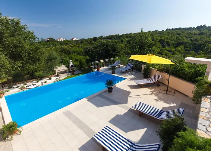 Comfort With Balcony And Pool