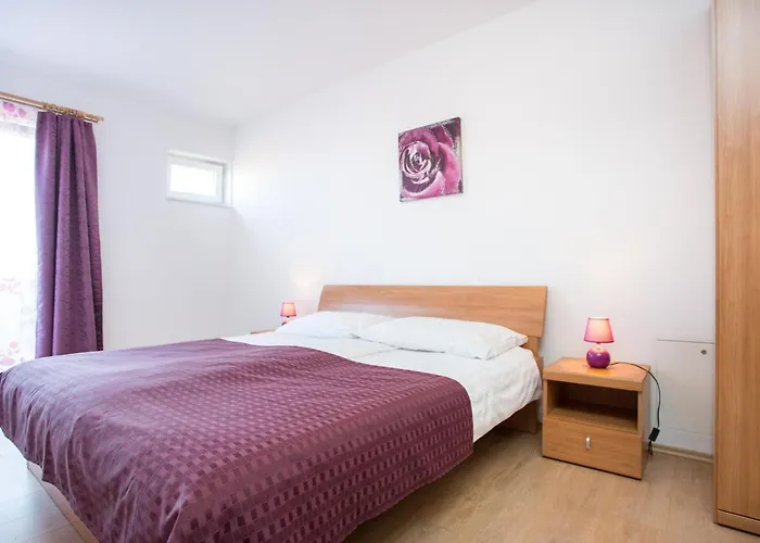 Comfort With Balcony And Pool Apartman Krk Town