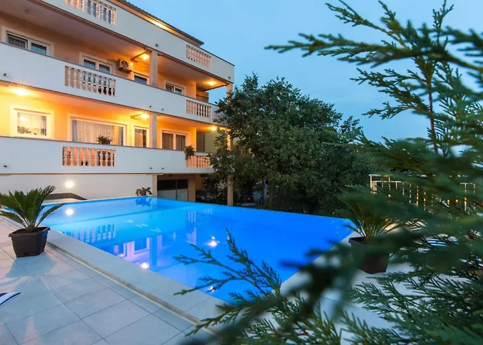 Comfort With Balcony And Pool Krk Town