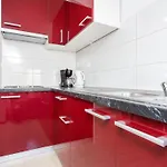 Comfort With Balcony And Pool Διαμέρισμα *