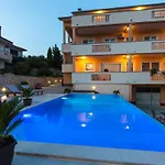 Διαμέρισμα Comfort With Balcony And Pool